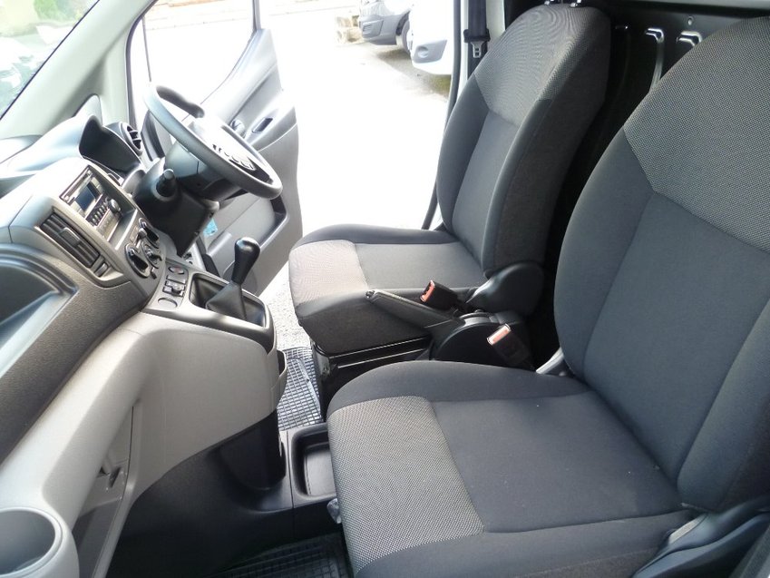 NISSAN NV200