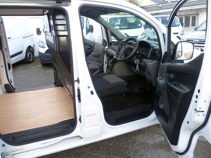 NISSAN NV200