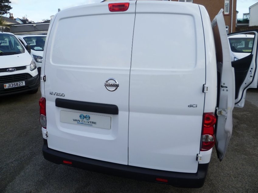 NISSAN NV200