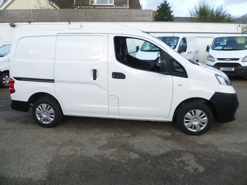 NISSAN NV200