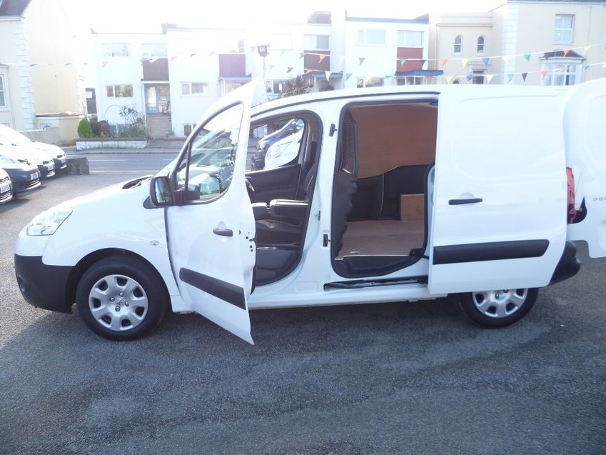 PEUGEOT PARTNER