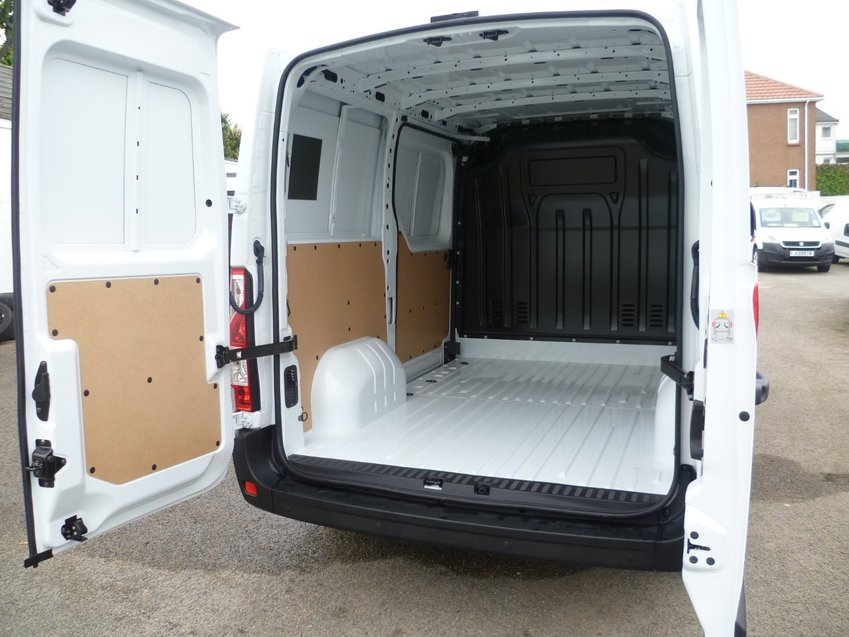 NISSAN NV400