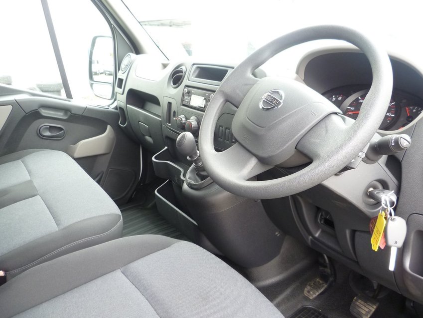 NISSAN NV400
