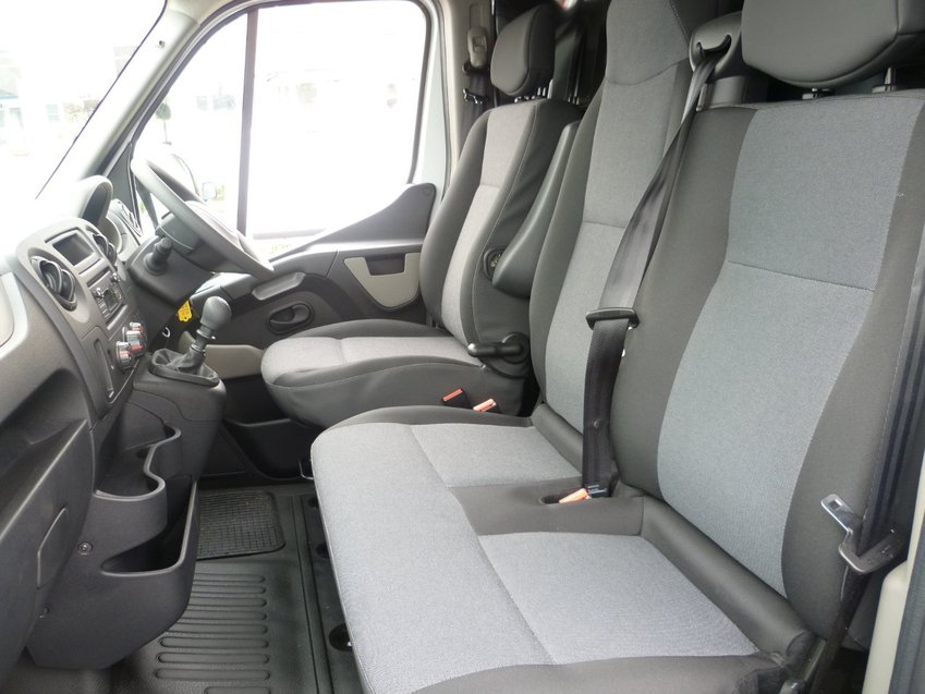NISSAN NV400