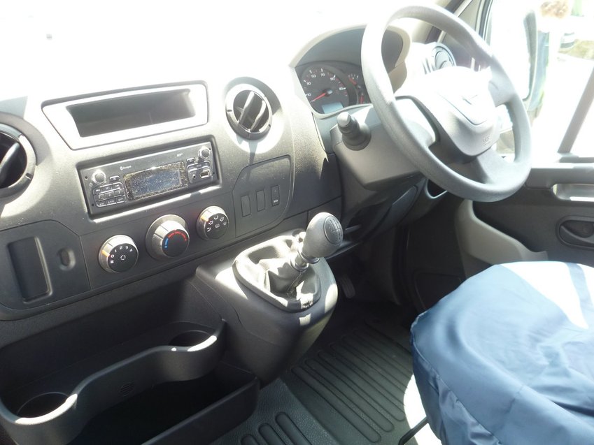 NISSAN NV400