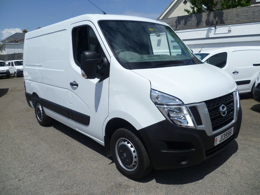 NISSAN NV400