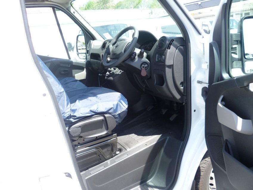 NISSAN NV400