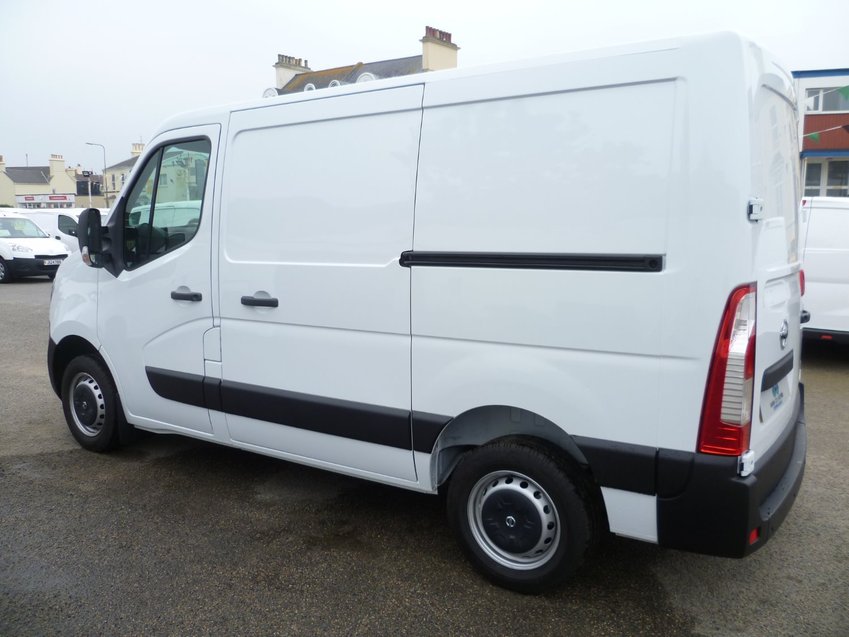 NISSAN NV400