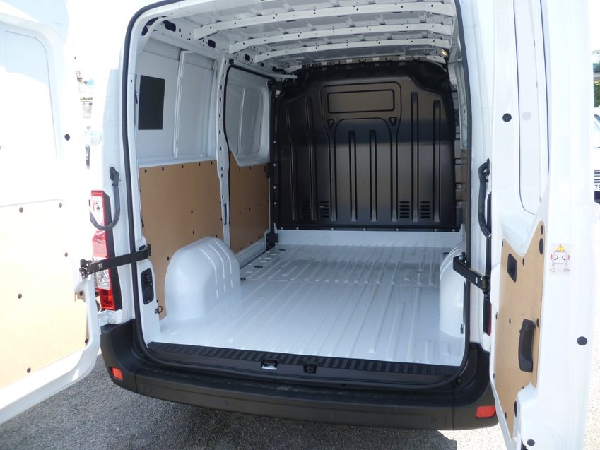 NISSAN NV400