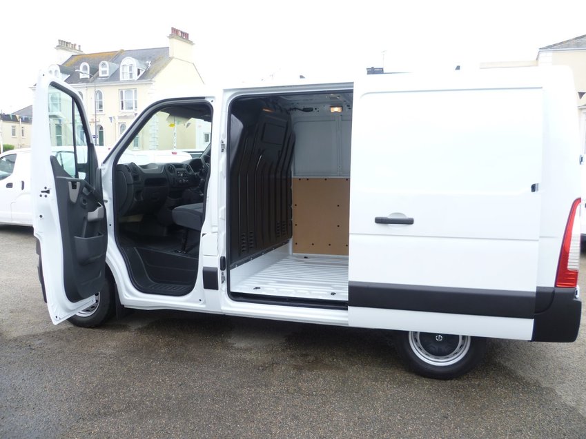 NISSAN NV400