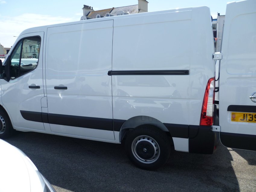 NISSAN NV400