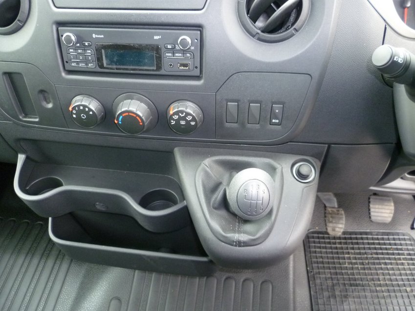 NISSAN NV400