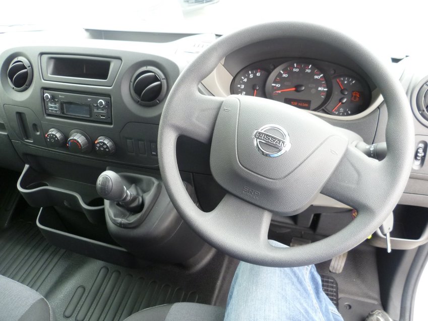 NISSAN NV400