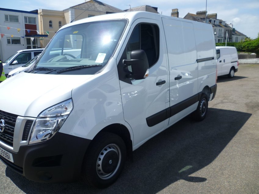 NISSAN NV400