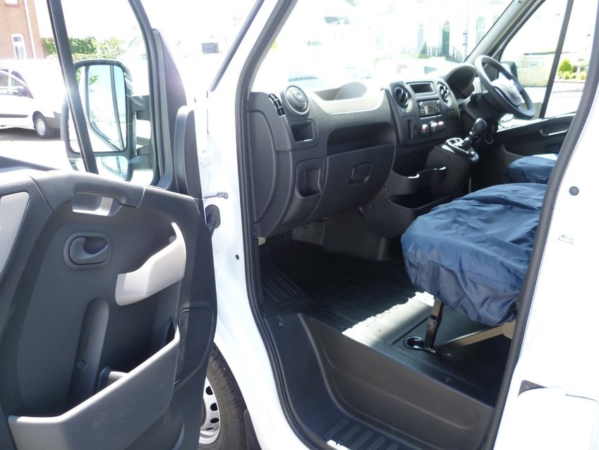 NISSAN NV400