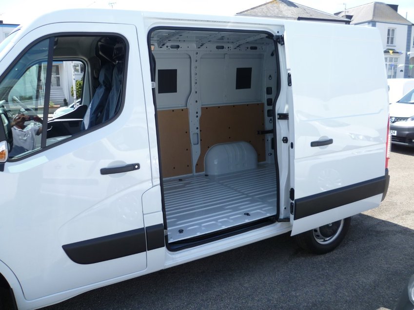 NISSAN NV400