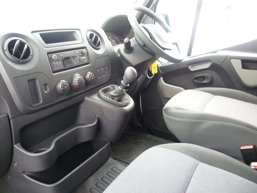 NISSAN NV400