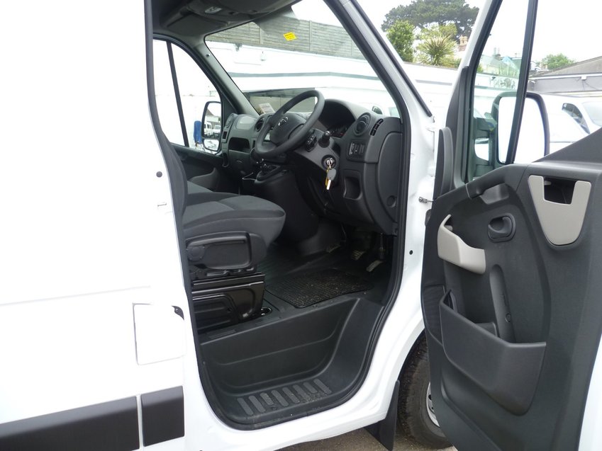 View NISSAN NV400 2.3 NV 300 DCI