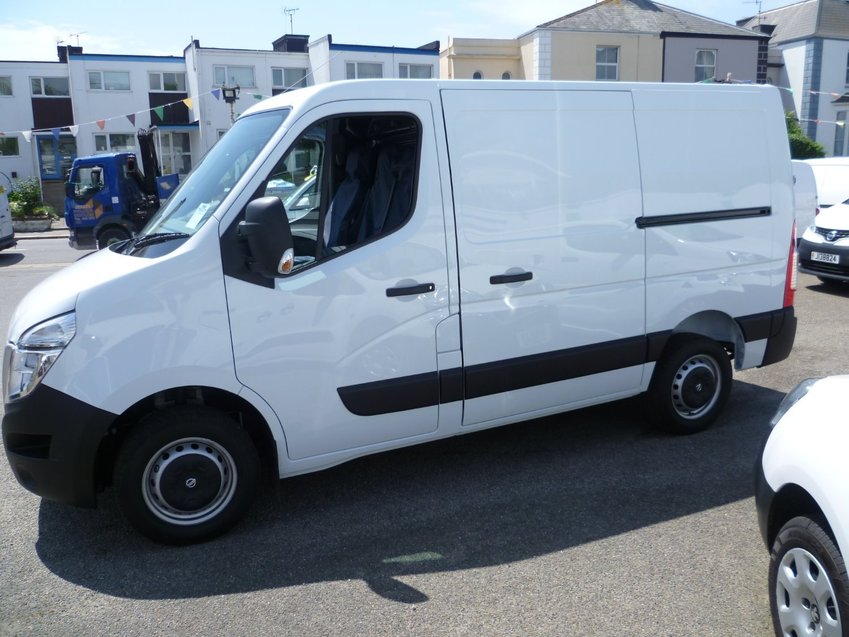 NISSAN NV400