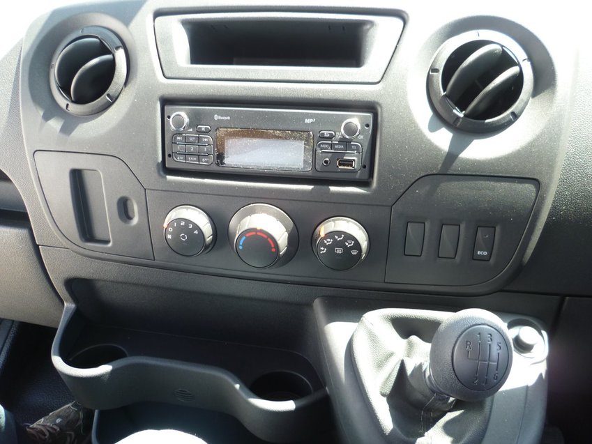 NISSAN NV400