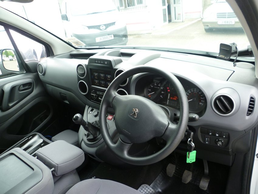 PEUGEOT PARTNER