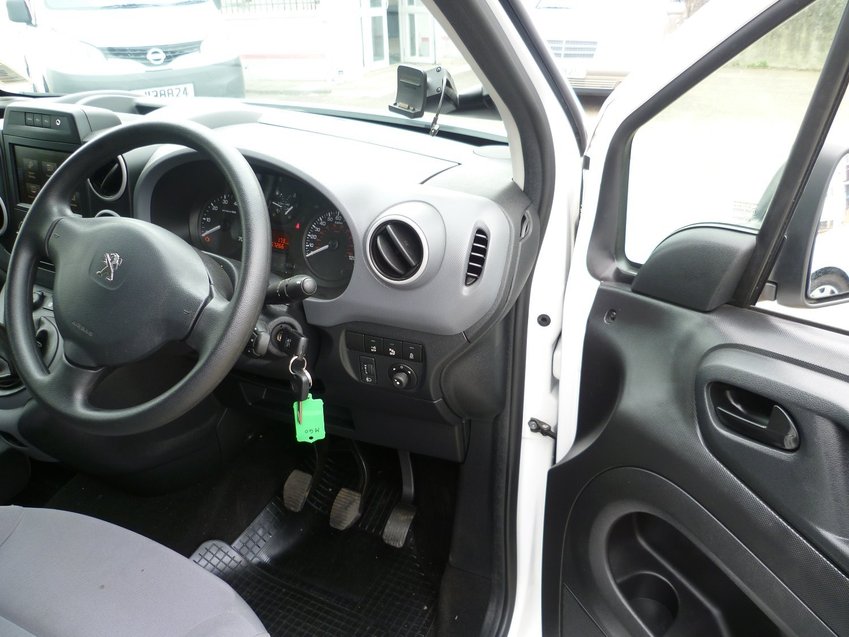 PEUGEOT PARTNER