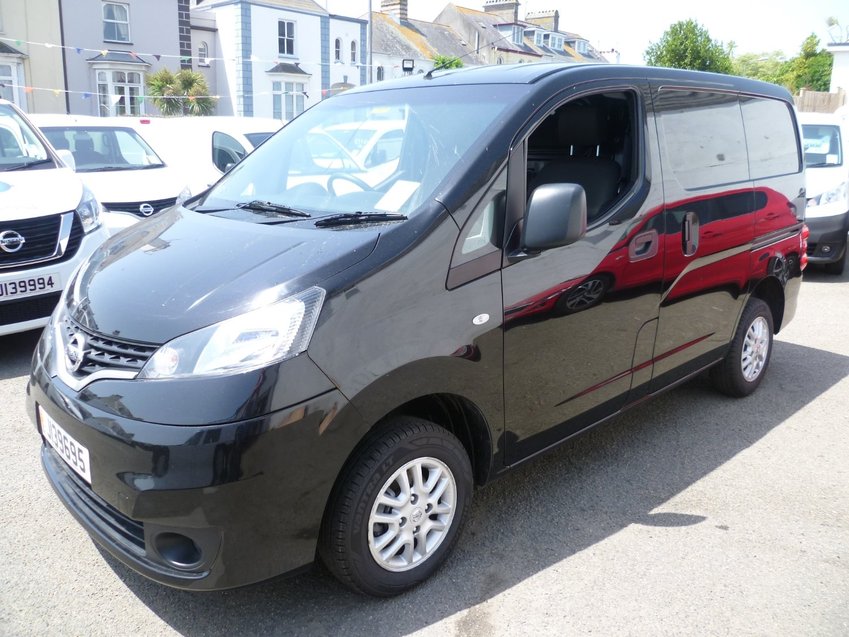 NISSAN NV200