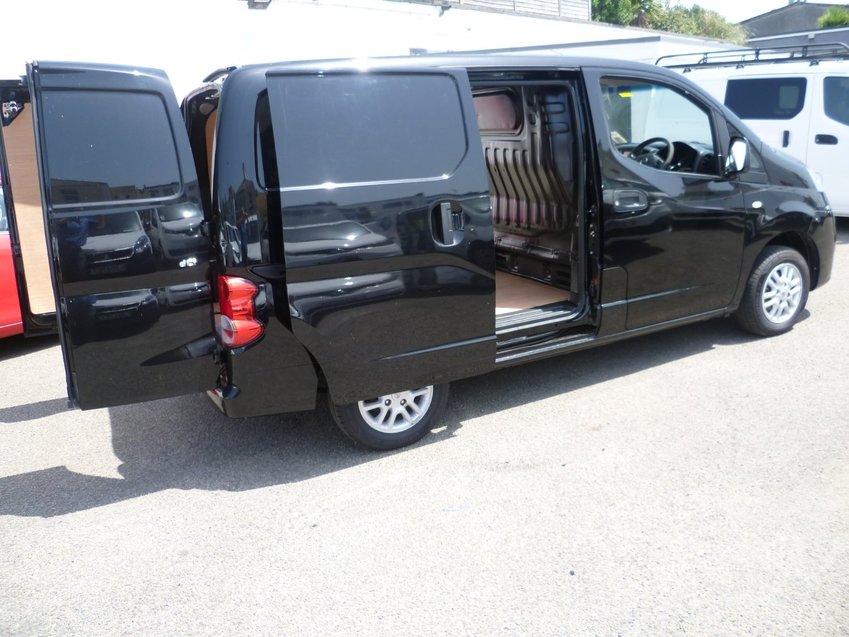 NISSAN NV200