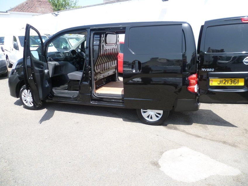 View NISSAN NV200 Tekna