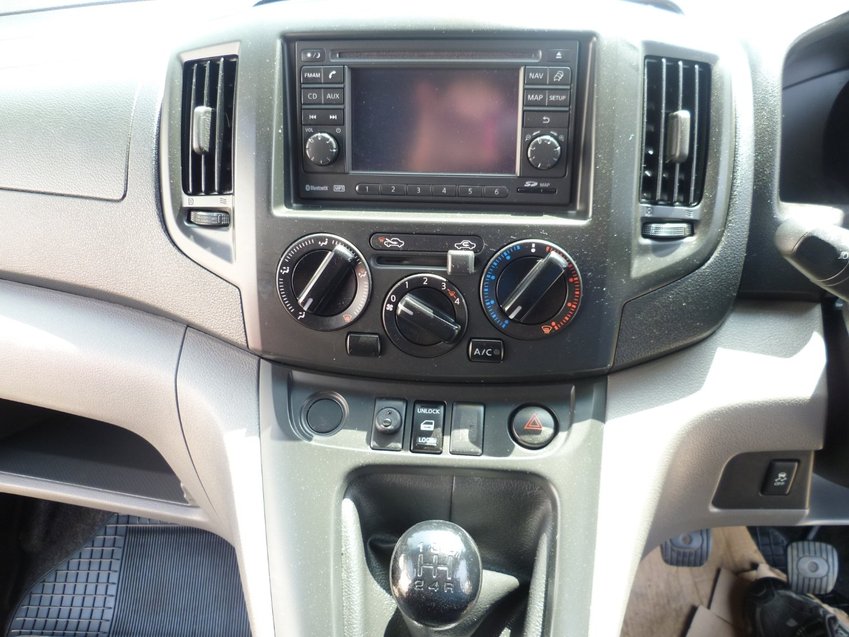 NISSAN NV200